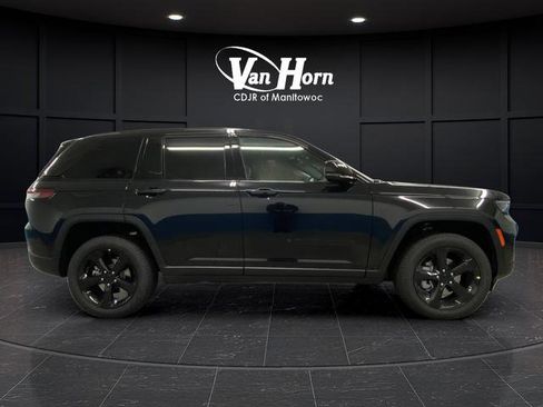 New 2025 Jeep Grand Cherokee Limited w/ Luxury Tech Group II image 2