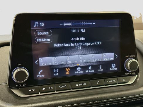 Used 2023 Nissan Rogue S image 21