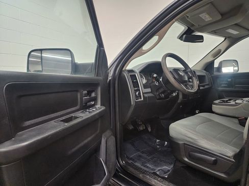 Used 2018 RAM 2500 Tradesman w/ Chrome Appearance Group image 11