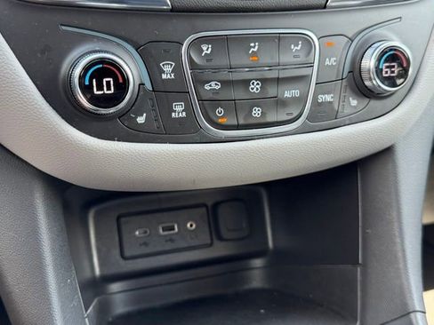 Used 2023 Chevrolet Equinox LT FWD image 23