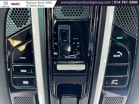 Used 2023 Porsche Cayenne Platinum Edition image 32