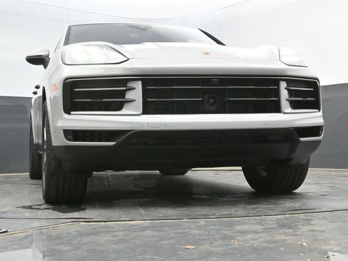 New 2025 Porsche Cayenne Coupe image 31