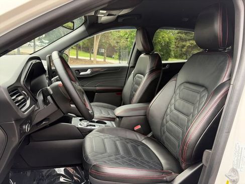 Certified 2023 Ford Escape ST-Line Elite w/ Premium Technology Package AWD/4WD image 32