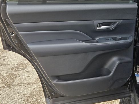 Used 2025 Toyota Grand Highlander AWD image 16