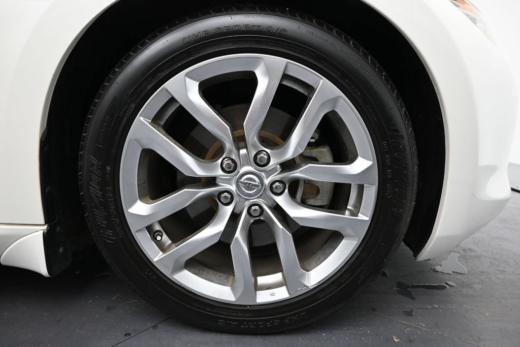Used 2010 Nissan 370Z Touring RWD image 6