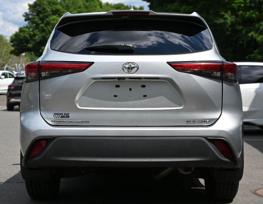 Used 2021 Toyota Highlander XLE AWD/4WD image 5