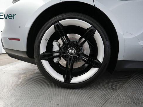 Used 2020 Porsche Taycan 4S image 17
