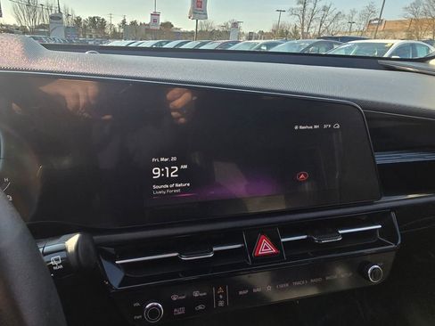 Used 2025 Kia Niro EX FWD image 22