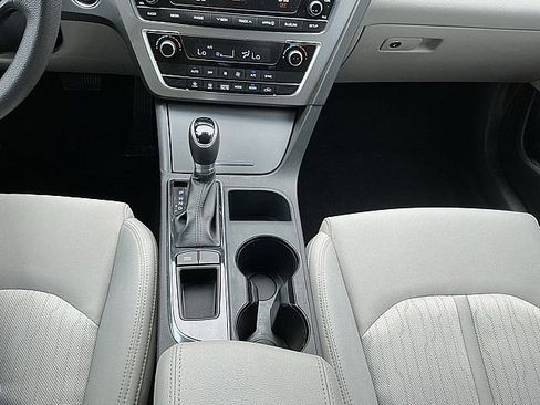 Used 2017 Hyundai Sonata SE FWD image 23