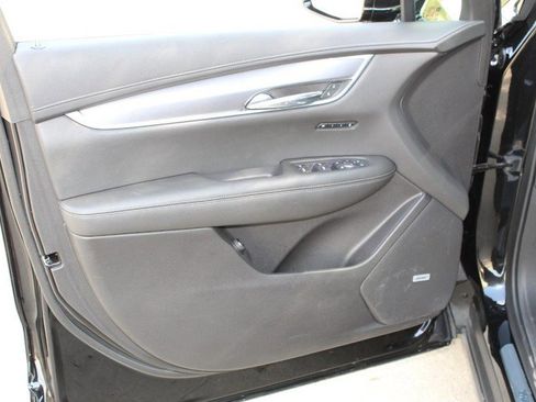 Used 2023 Cadillac XT6 Luxury image 32