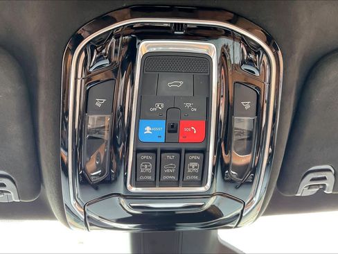 Used 2022 Jeep Grand Wagoneer Series III w/ Rear Seat Video Group 1 AWD/4WD image 33