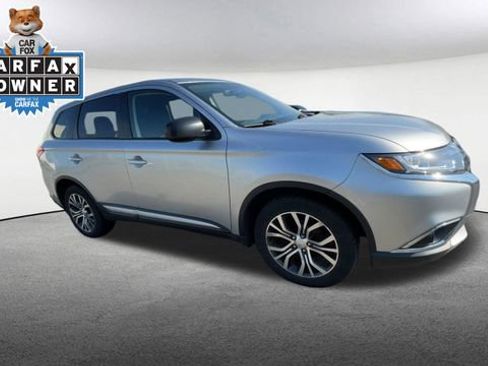 Used 2018 Mitsubishi Outlander ES FWD image 2