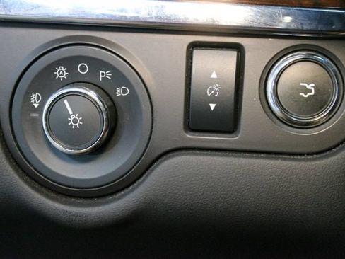 Used 2013 Lincoln MKS AWD image 19