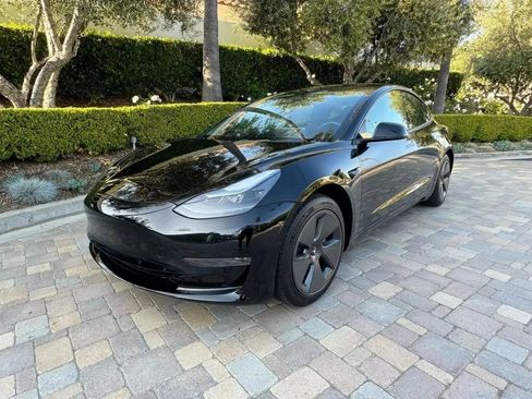Used 2023 Tesla Model 3 Standard Range RWD image 2