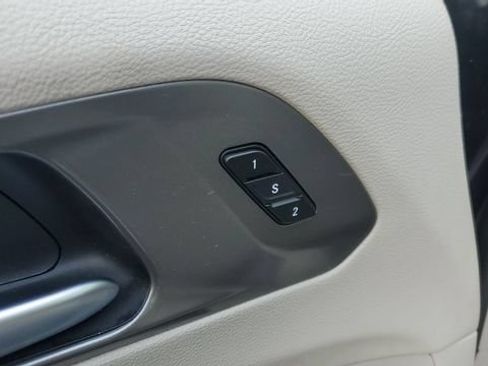 Used 2024 Chrysler Pacifica Touring-L FWD image 6