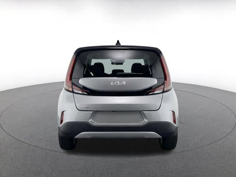 Used 2025 Kia Soul LX w/ LX Technology Package FWD image 8