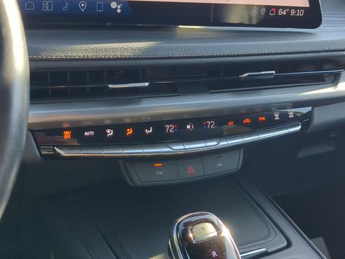 Used 2025 Cadillac XT4 Premium Luxury image 25