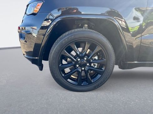 Used 2021 Jeep Grand Cherokee Laredo X AWD/4WD image 10