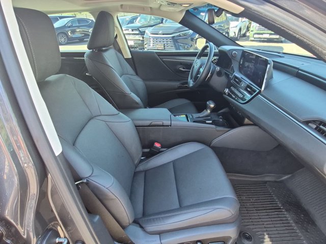 Used 2025 Lexus ES 300h w/ Premium Package FWD image 17