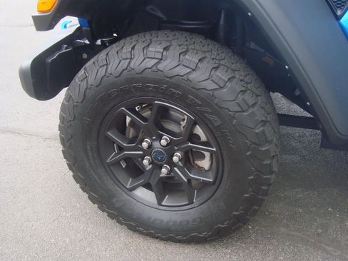 Used 2024 Jeep Wrangler Unlimited AWD/4WD image 6