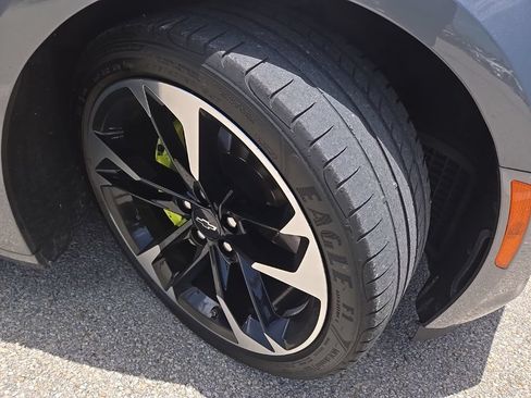 Used 2020 Chevrolet Camaro SS RWD image 5