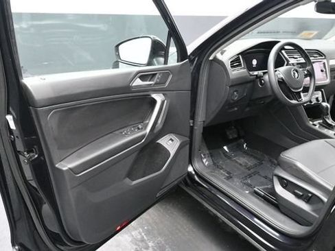 Used 2021 Volkswagen Tiguan SE AWD/4WD image 27