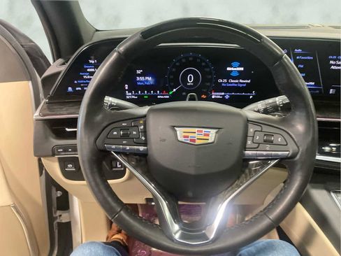 Certified 2024 Cadillac Escalade ESV Premium Luxury image 17