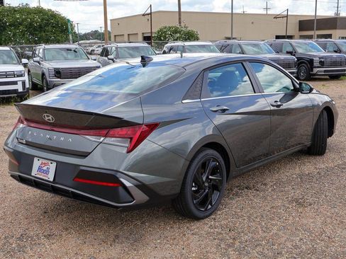 New 2026 Hyundai Elantra SEL Sport Premium FWD image 2