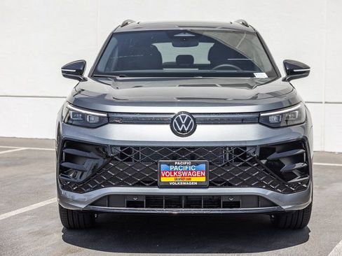 New 2026 Volkswagen Tiguan SE R-Line FWD image 2