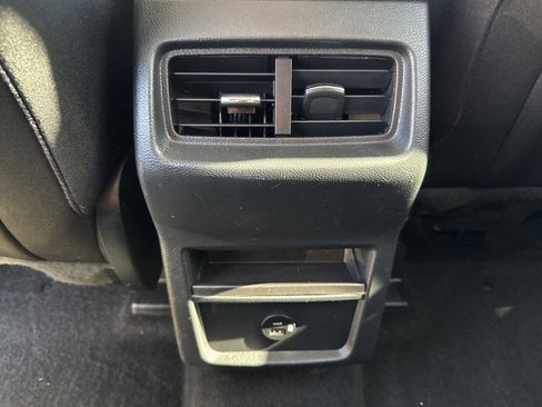 Used 2022 Ford Edge SE image 33