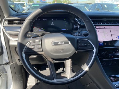 Used 2023 Jeep Grand Cherokee 4WD 4xe w/ Luxury Tech Group II image 30