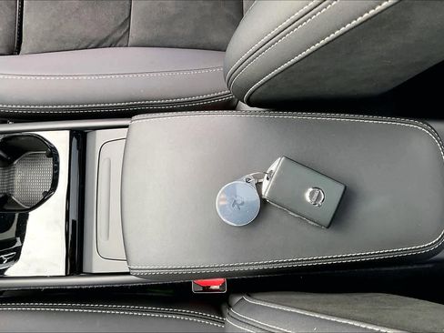 Used 2023 Volvo XC40 Recharge Ultimate image 14