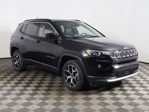 Used 2025 Jeep Compass Limited AWD/4WD image 2