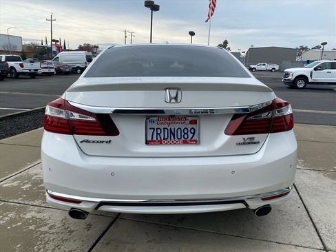 Used 2016 Honda Accord Touring image 6
