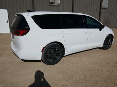 New 2026 Chrysler Pacifica Select