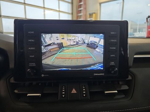 Used 2021 Toyota RAV4 XLE Premium image 22