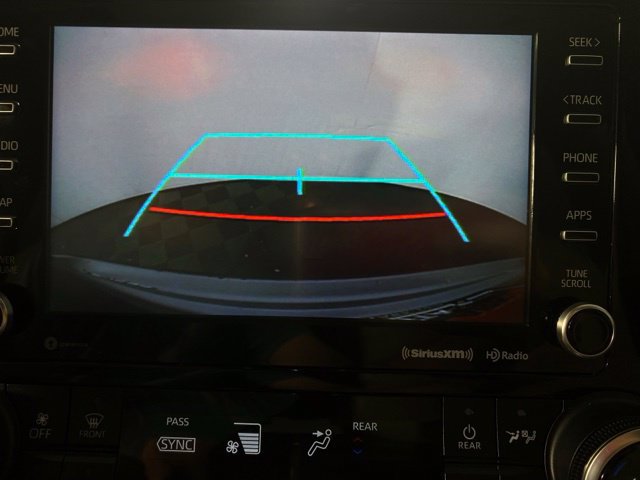 Used 2021 Toyota Highlander XLE AWD/4WD image 28