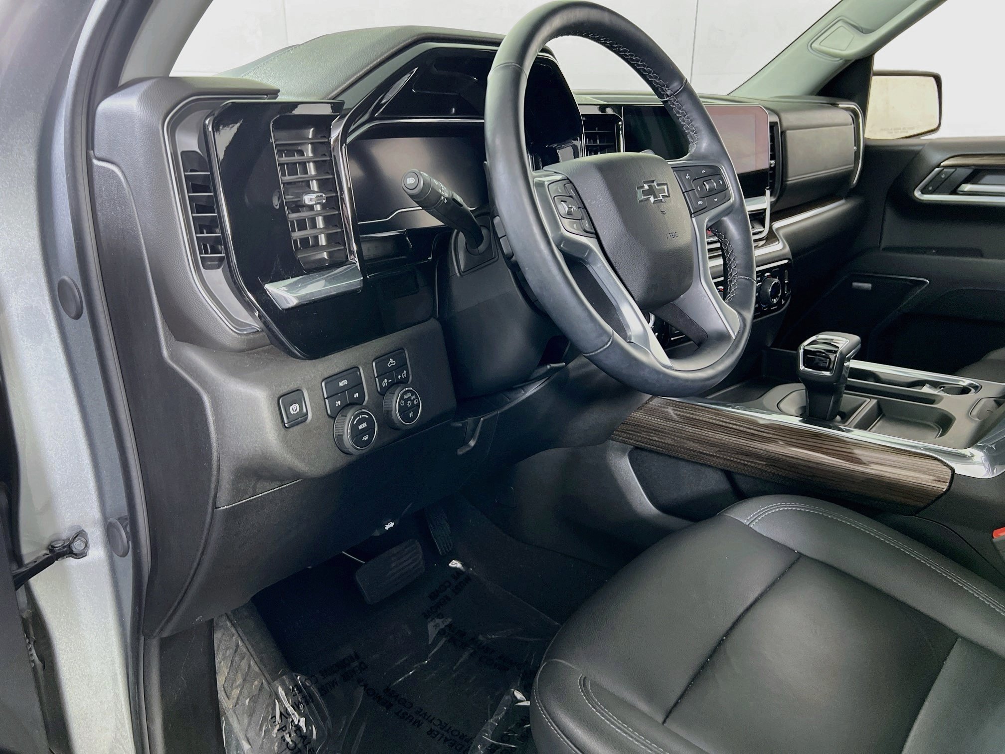 Used 2025 Chevrolet Silverado 1500 RST w/ Convenience Package II AWD/4WD image 9
