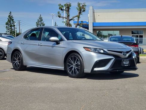 Used 2021 Toyota Camry SE FWD image 36