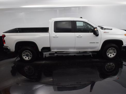 Used 2023 Chevrolet Silverado 2500 LT w/ Convenience Package image 31