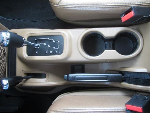 Used 2015 Jeep Wrangler Unlimited Sahara image 37