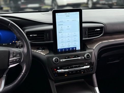 Used 2020 Ford Explorer Platinum w/ Premium Technology Package image 29