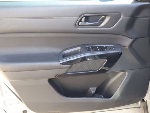 Used 2024 Nissan Pathfinder SV FWD image 21