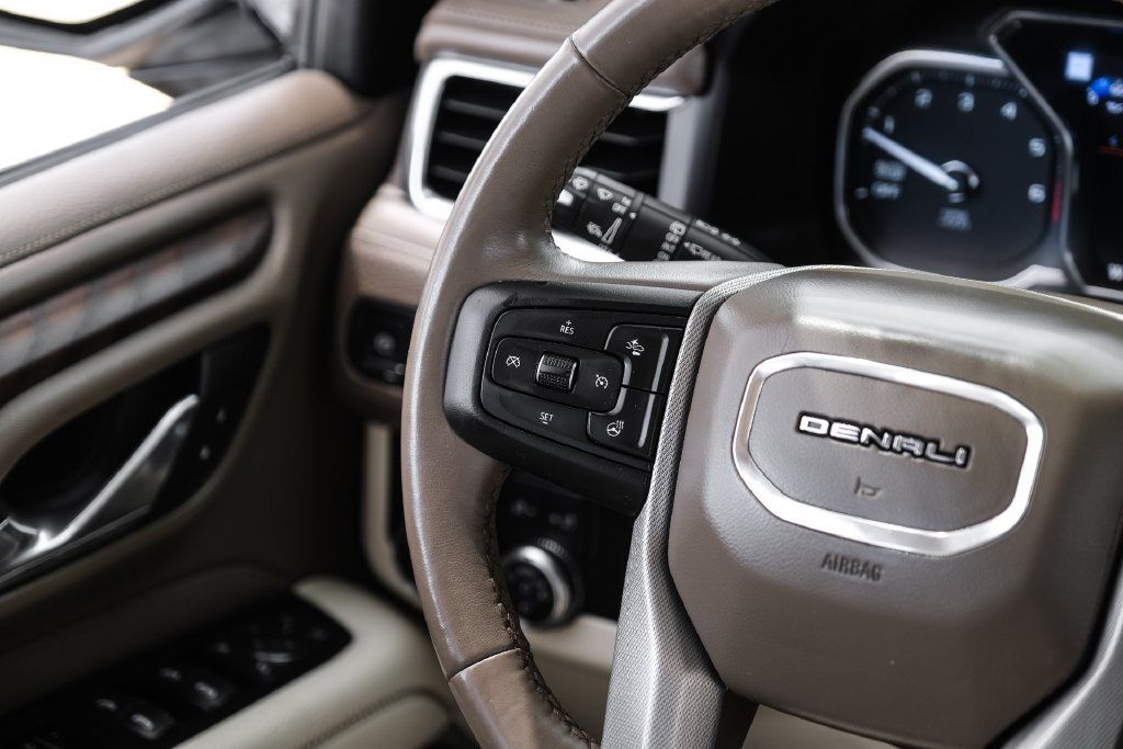 Used 2021 GMC Yukon XL Denali w/ Denali Premium Package RWD image 14