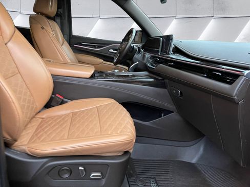 Used 2023 Cadillac Escalade ESV Premium Luxury image 16