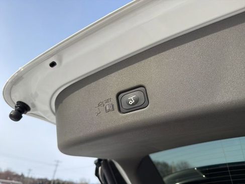 Used 2025 Lincoln Nautilus Reserve image 19