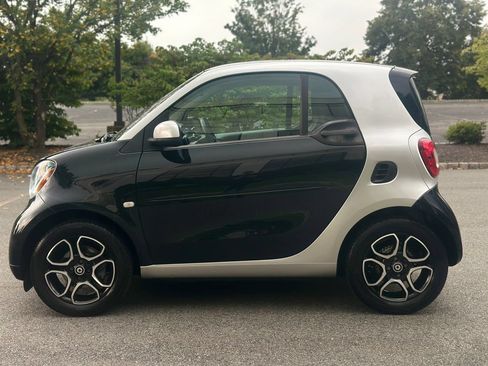 Used 2016 smart fortwo Prime RWD image 4
