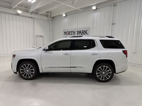 Used 2022 GMC Acadia Denali w/ Denali Technology Package FWD image 2