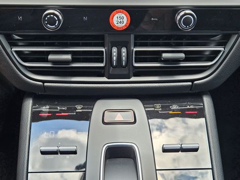 Certified 2026 Porsche Macan AWD/4WD image 19
