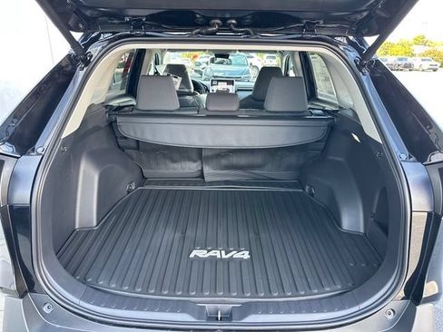 Used 2025 Toyota RAV4 XLE w/ Convenience Package FWD image 4